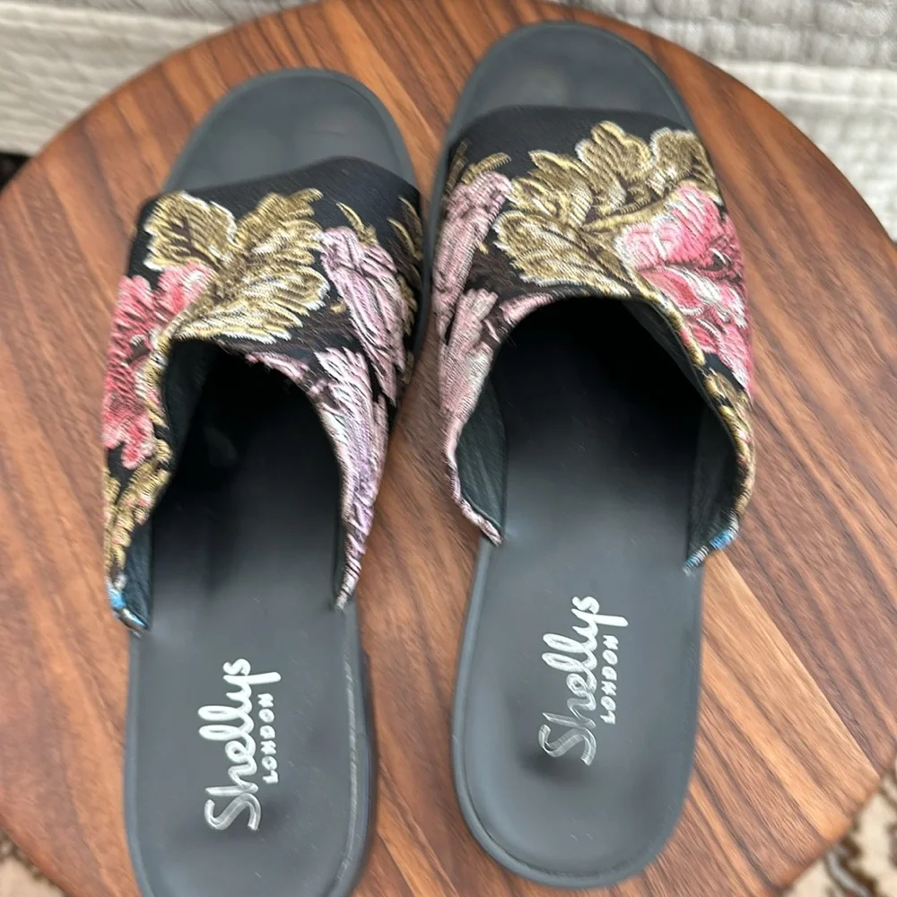 Slip ons - Picture 2 of 3